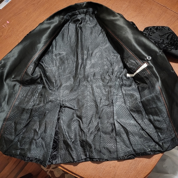 NWOT - Elegant Black and Gray Floral Blazer - Picture 7 of 9